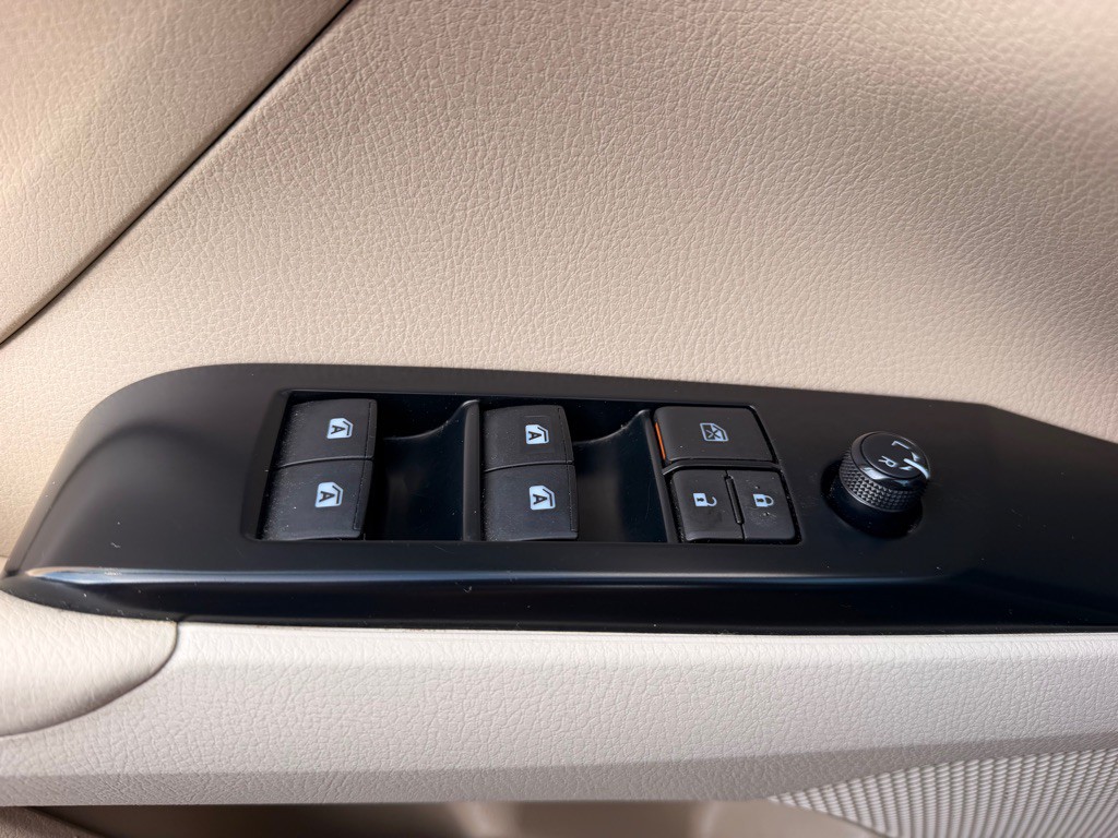 2018 Toyota Camry Image 20