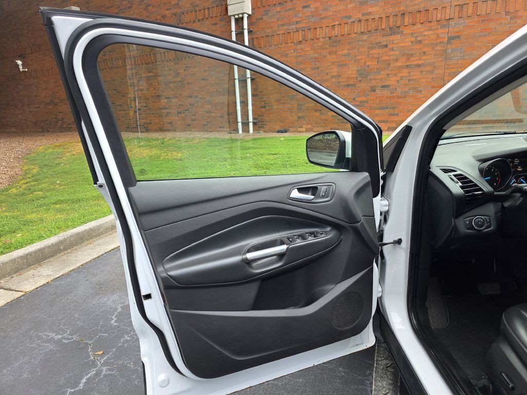 2019 Ford Escape Image 16