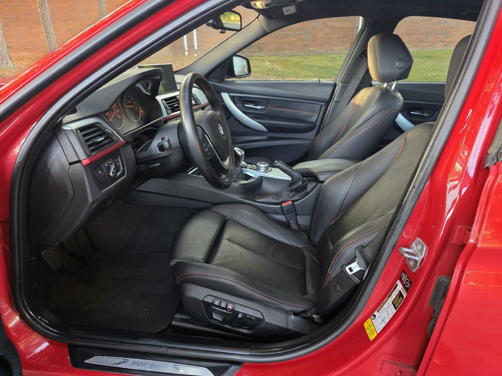 2014 BMW 3 Series Image 17
