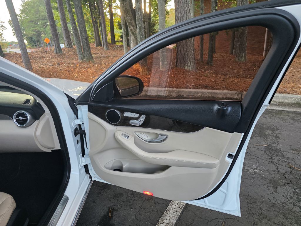 2016 Mercedes-Benz C-Class Image 10