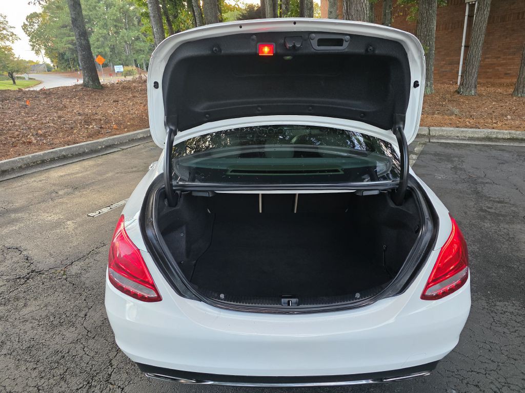 2016 Mercedes-Benz C-Class Image 23