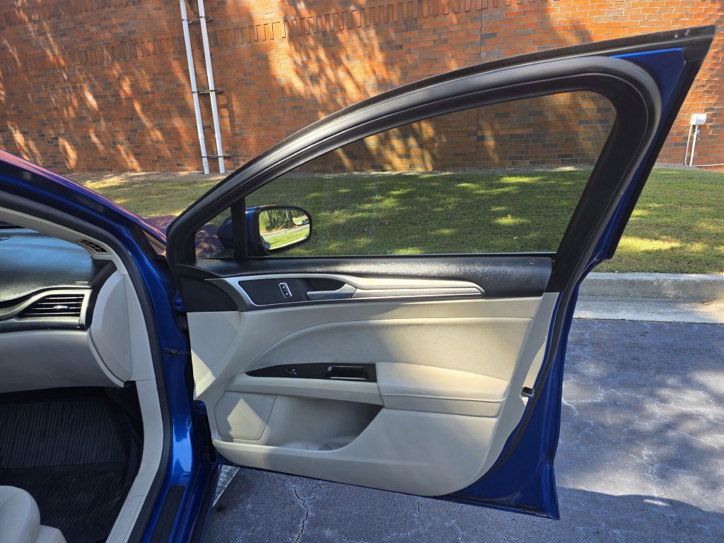 2017 Ford Fusion Image 10