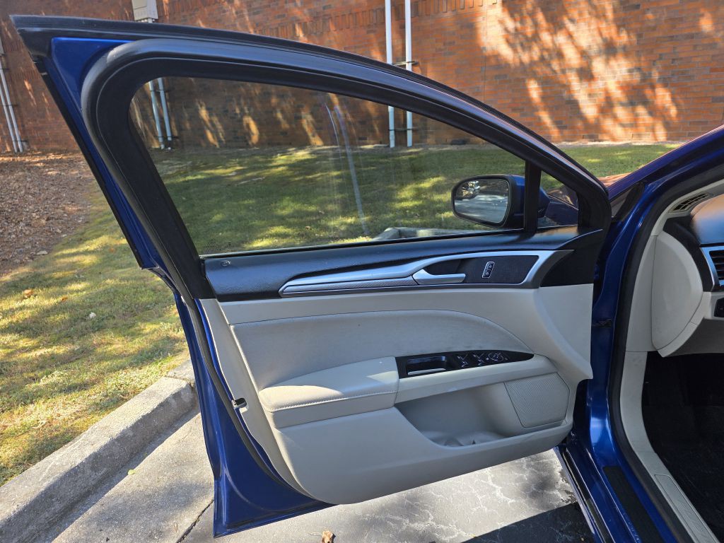 2017 Ford Fusion Image 16