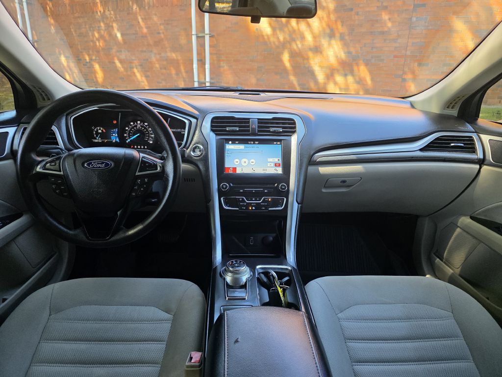 2017 Ford Fusion Image 18