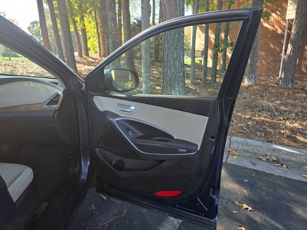 2016 Hyundai Santa Fe Image 10