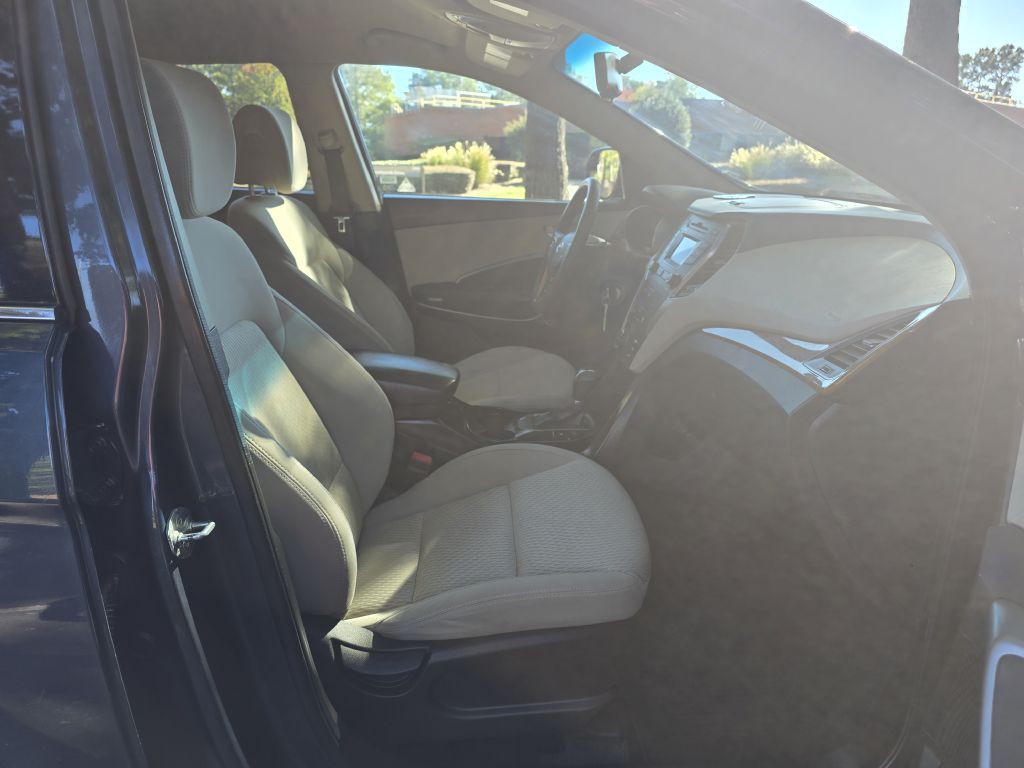 2016 Hyundai Santa Fe Image 11