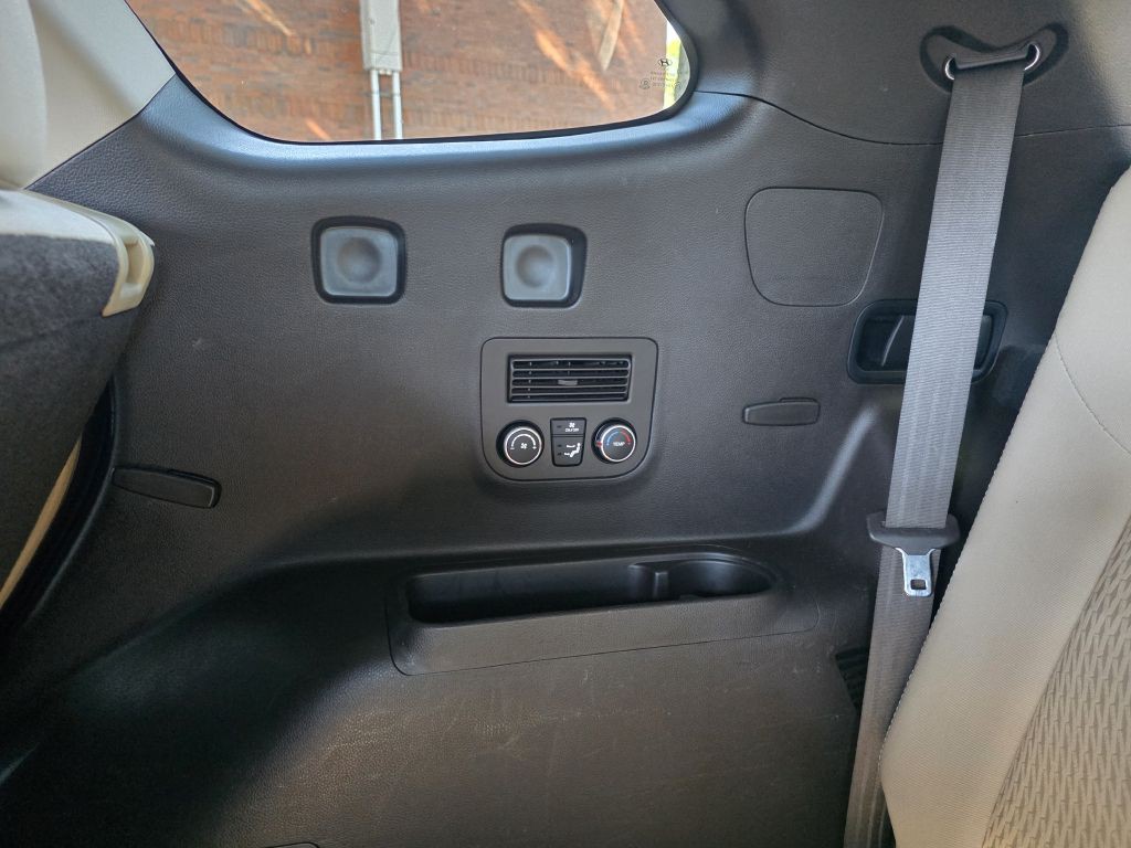 2016 Hyundai Santa Fe Image 17