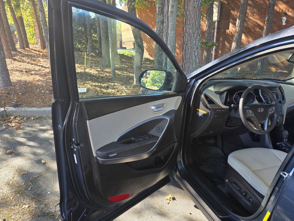 2016 Hyundai Santa Fe Image 18