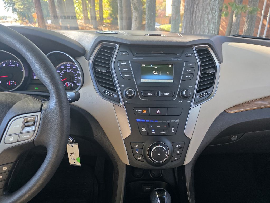 2016 Hyundai Santa Fe Image 24