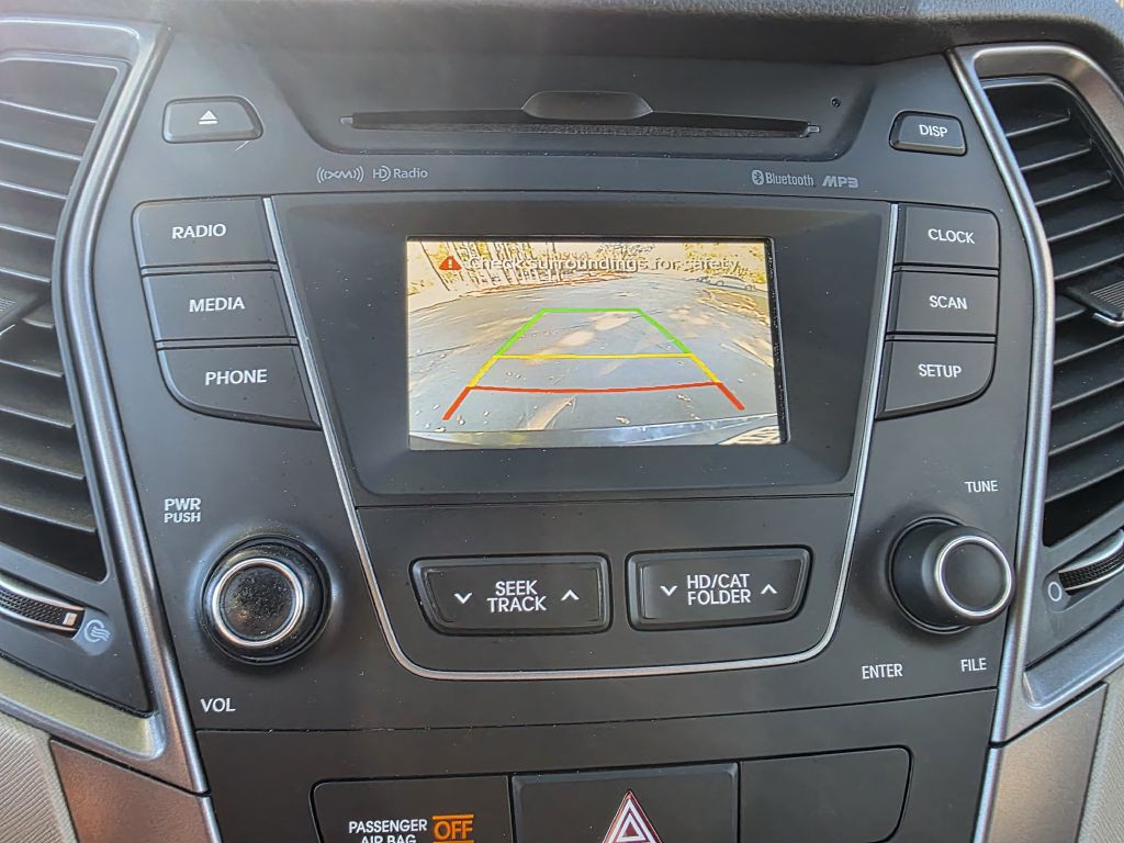 2016 Hyundai Santa Fe Image 25