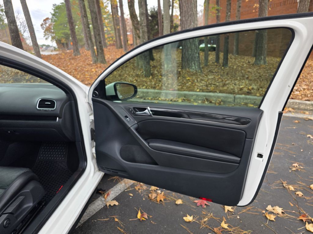 2011 Volkswagen GTI Image 10