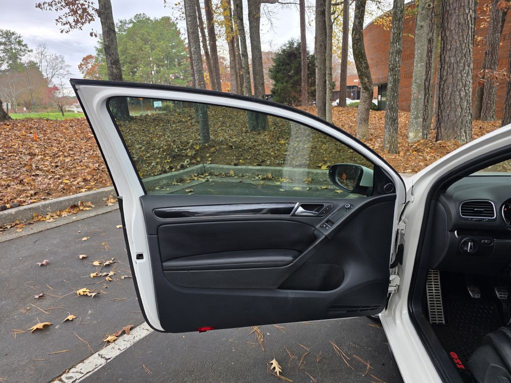 2011 Volkswagen GTI Image 13