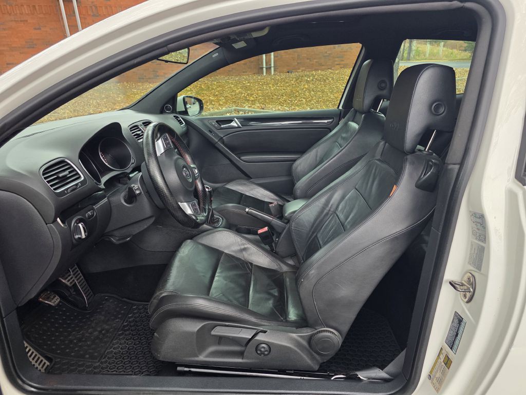 2011 Volkswagen GTI Image 14