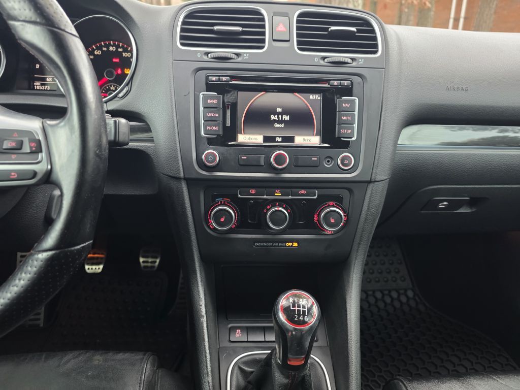 2011 Volkswagen GTI Image 18