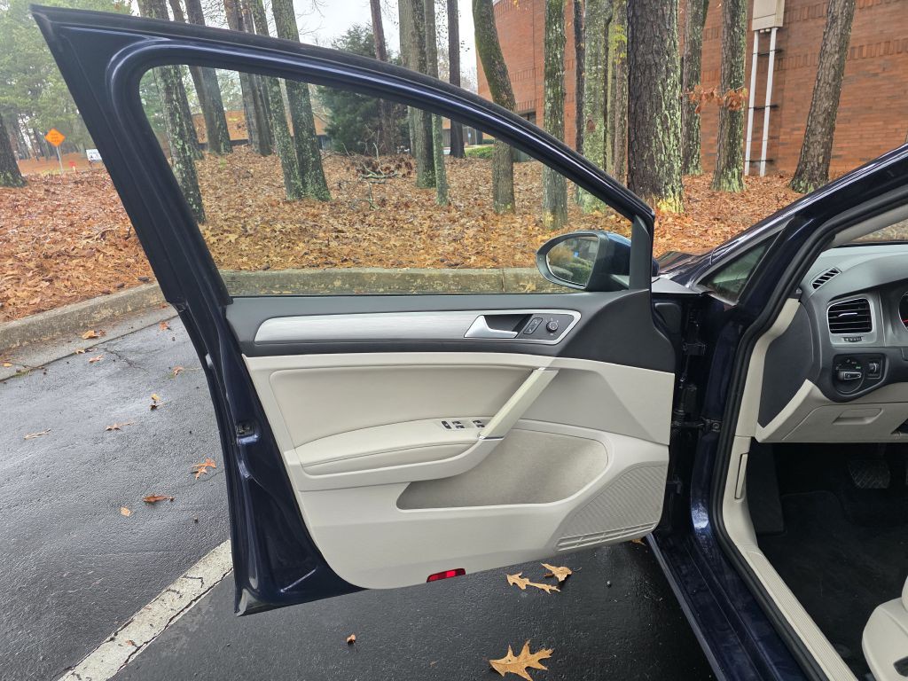 2015 Volkswagen Golf Image 16