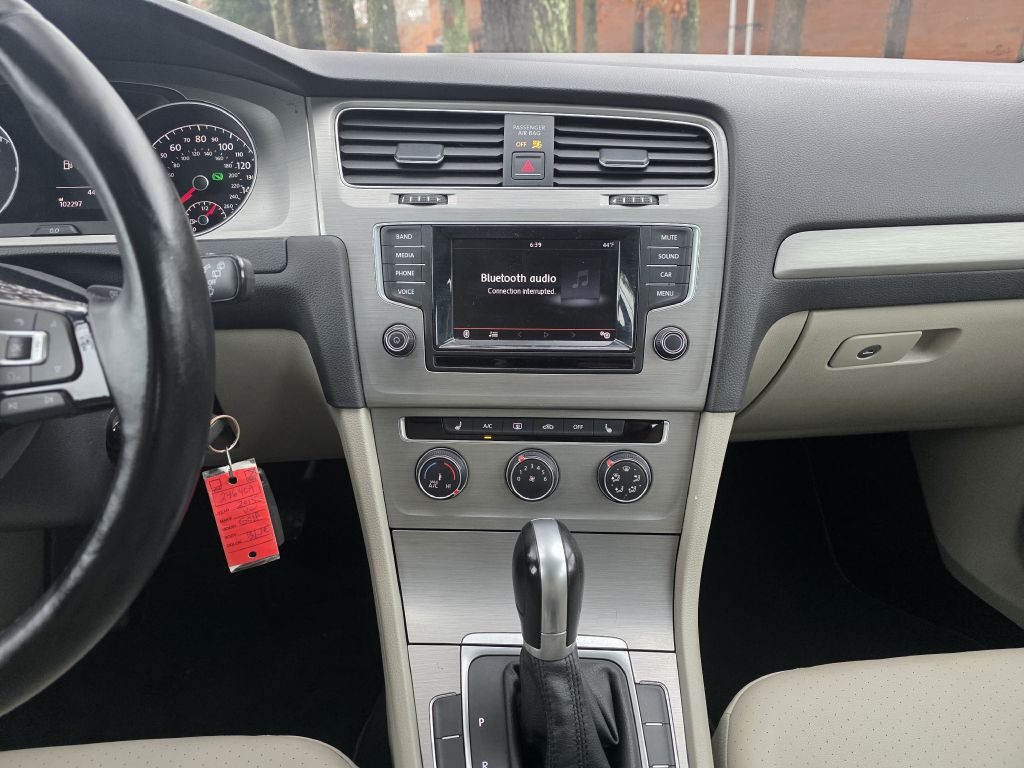 2015 Volkswagen Golf Image 19