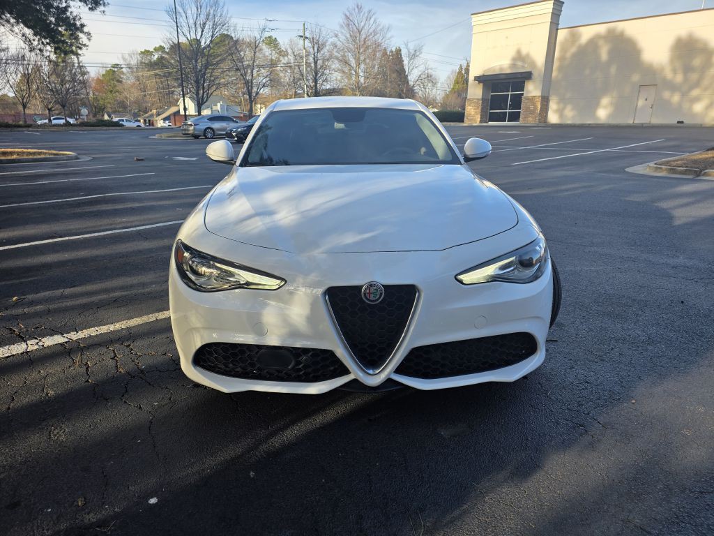 2017 Alfa Romeo Giulia Image 2
