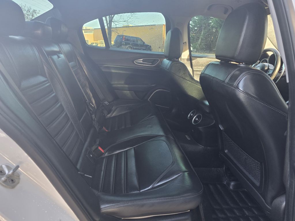 2017 Alfa Romeo Giulia Image 13