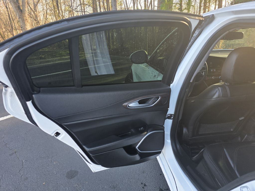 2017 Alfa Romeo Giulia Image 14