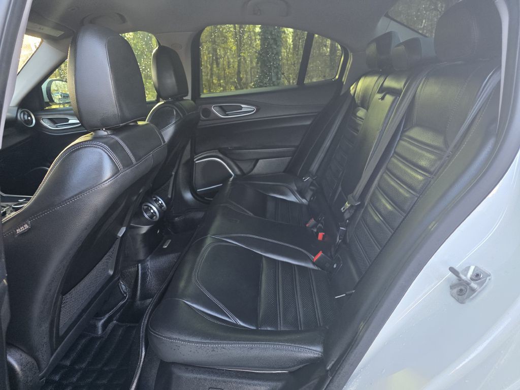 2017 Alfa Romeo Giulia Image 15