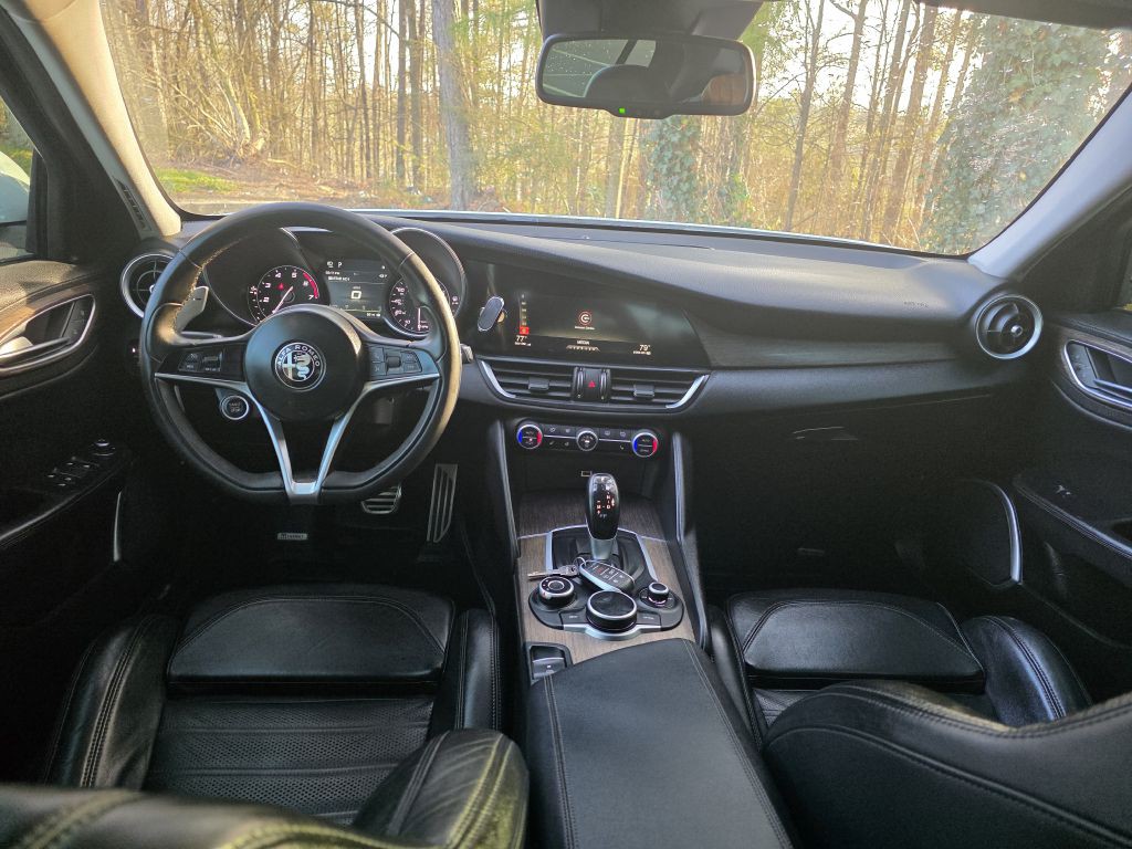 2017 Alfa Romeo Giulia Image 20