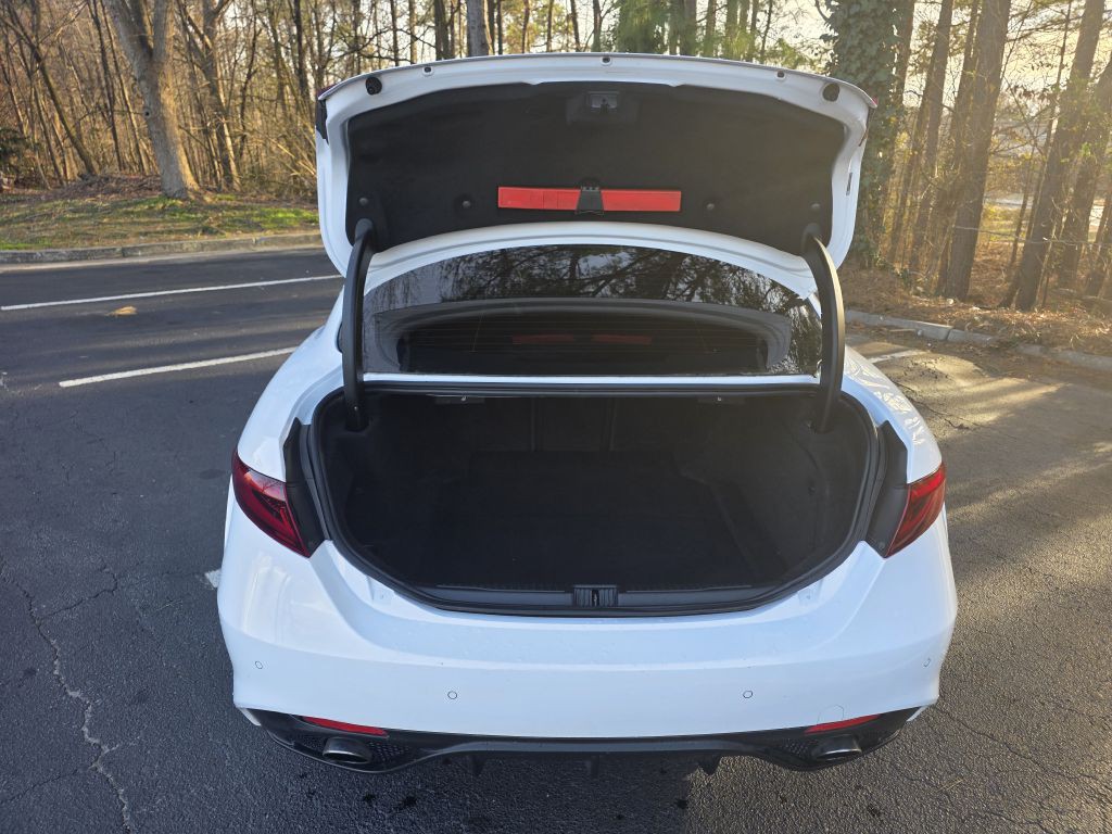 2017 Alfa Romeo Giulia Image 23