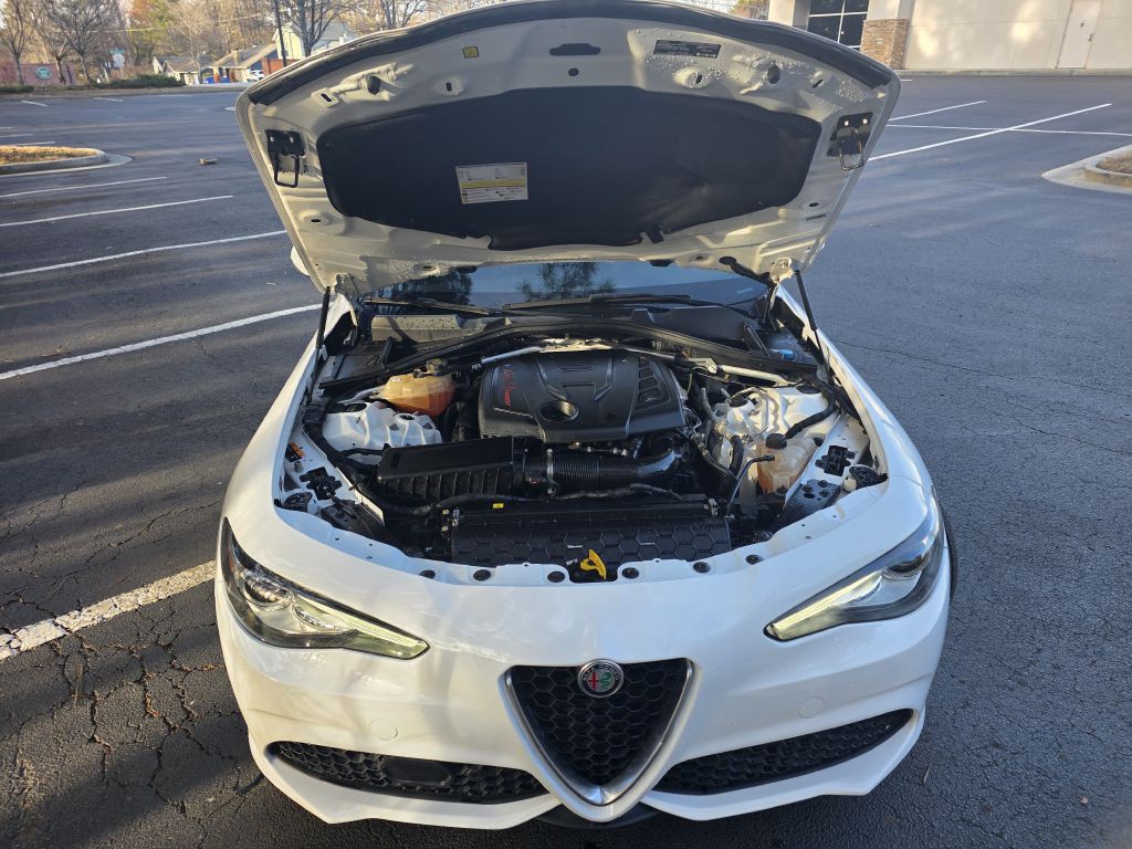 2017 Alfa Romeo Giulia Image 24