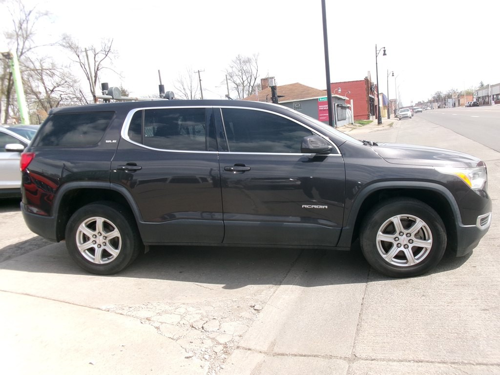 2017 GMC Acadia Image 2