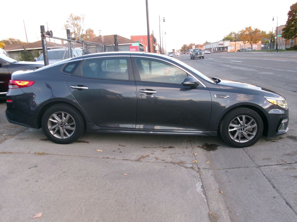 2019 Kia Optima Image 2