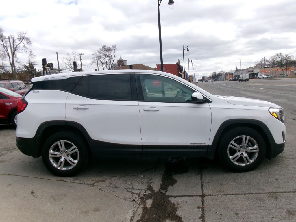 2018 GMC Terrain Image 2