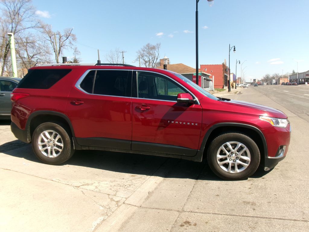 2018 Chevrolet Traverse Image 2