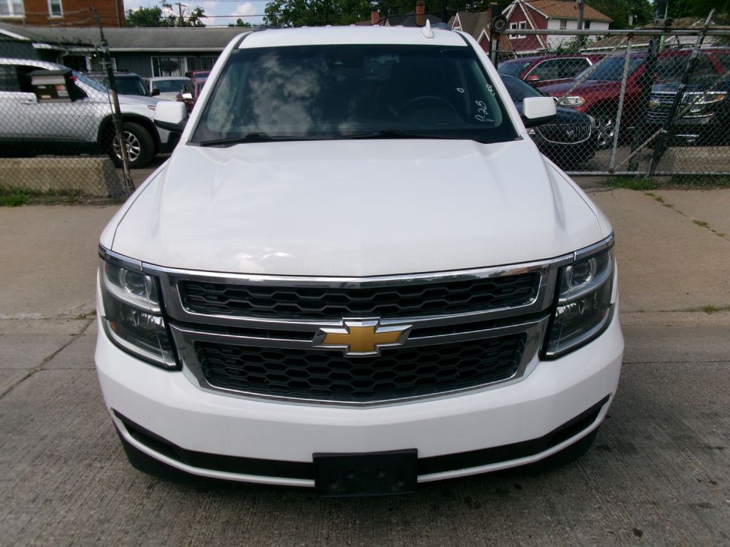 2017 Chevrolet Suburban Image 3