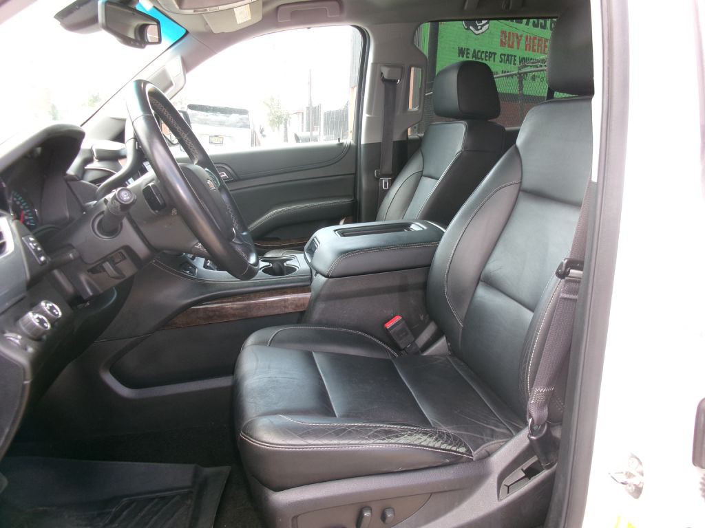 2017 Chevrolet Suburban Image 5