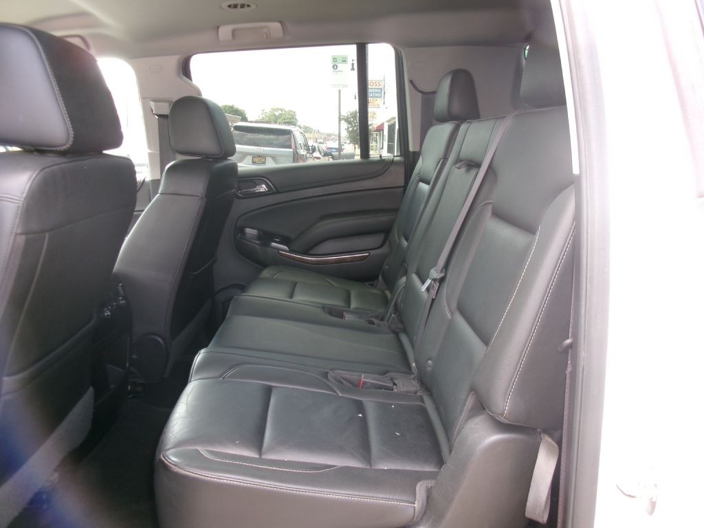 2017 Chevrolet Suburban Image 7