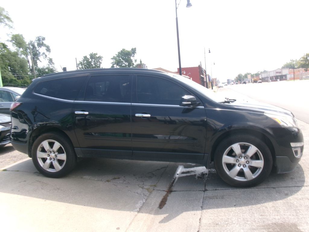 2017 Chevrolet Traverse Image 2