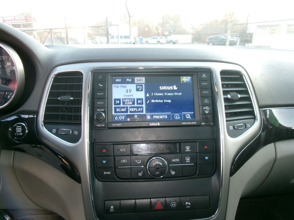 2012 Jeep Grand Cherokee Image 8