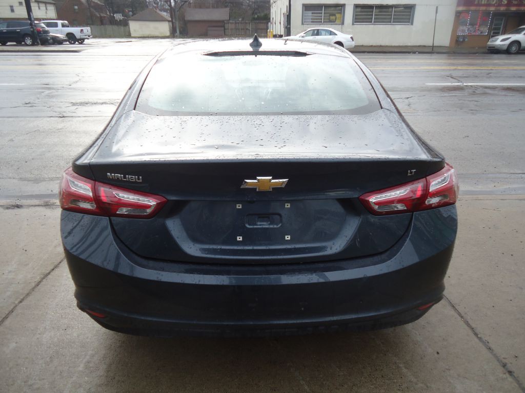 2016 Chevrolet Malibu Image 4