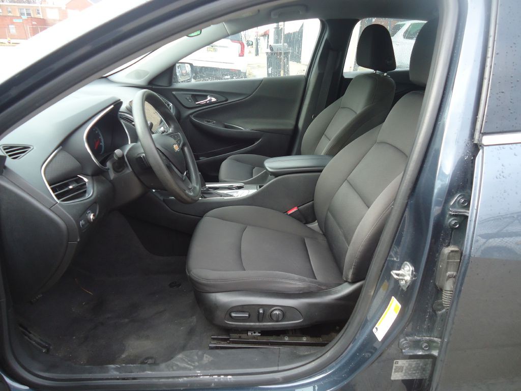 2016 Chevrolet Malibu Image 5
