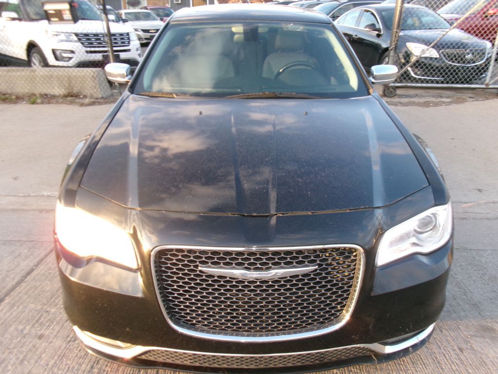 2016 Chrysler 300 Image 3