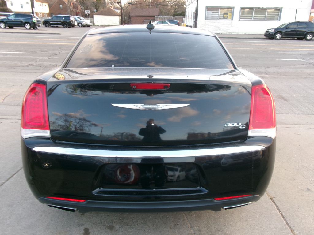 2016 Chrysler 300 Image 4