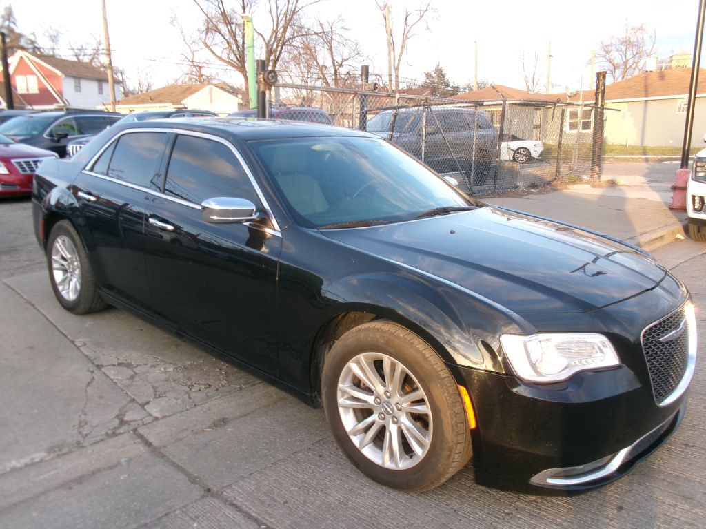 2016 Chrysler 300 Image 10