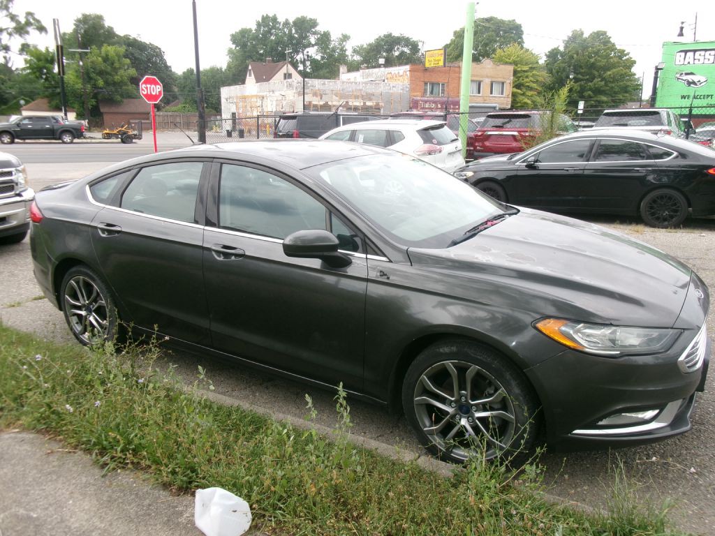 2017 Ford Fusion Image 2
