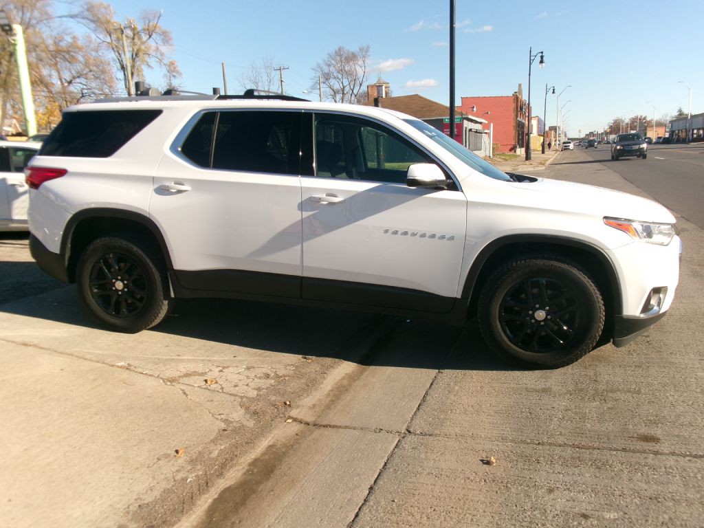 2018 Chevrolet Traverse Image 2