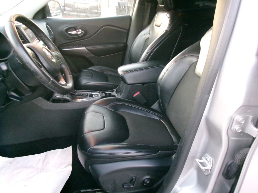 2019 Jeep Cherokee Image 5