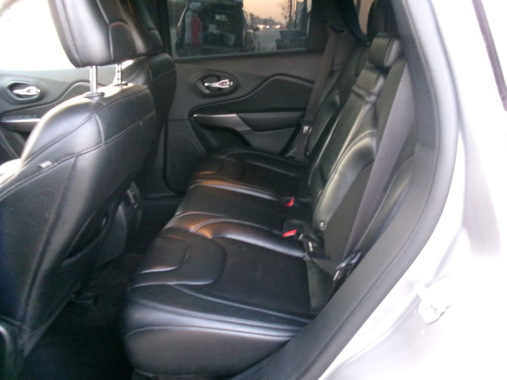 2019 Jeep Cherokee Image 6