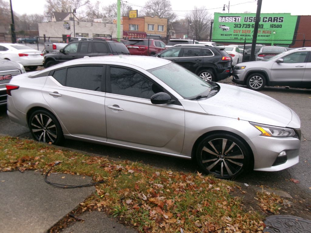 2020 Nissan Altima Image 2