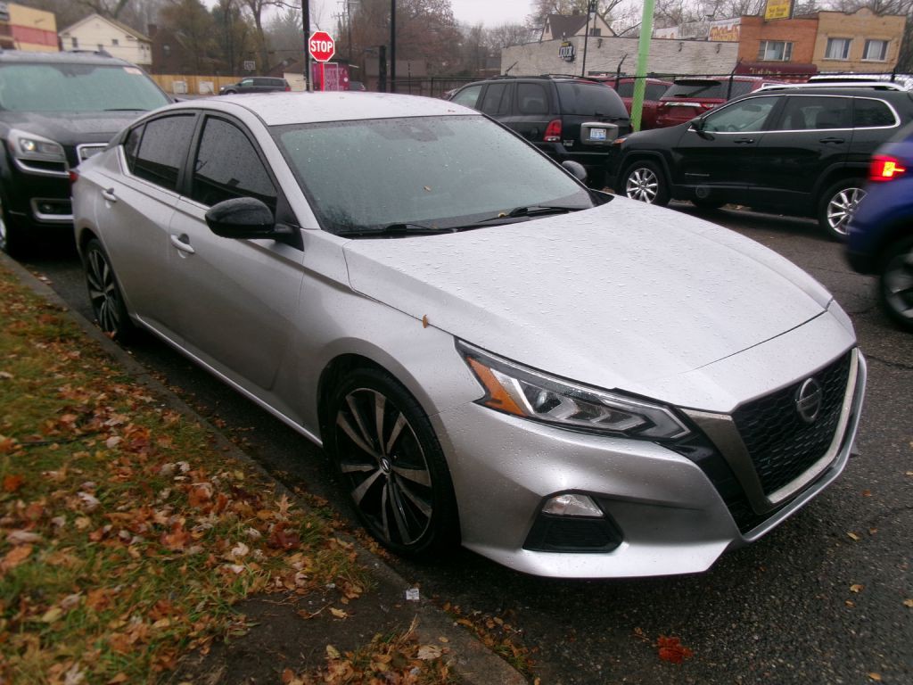 2020 Nissan Altima Image 9
