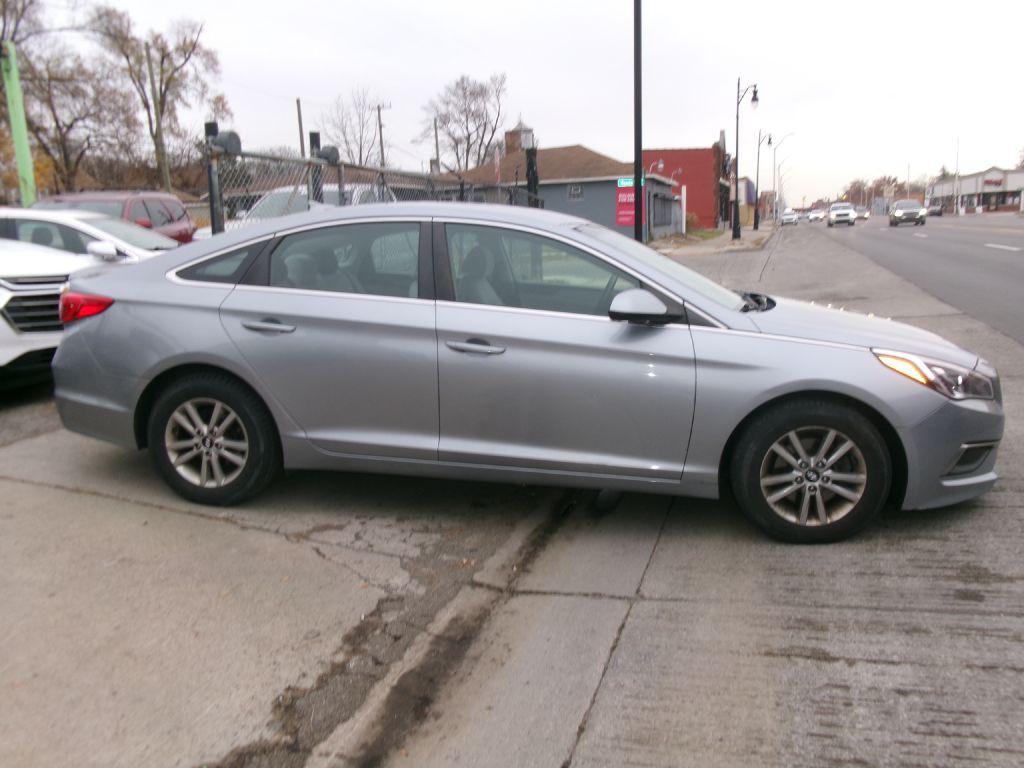2016 Hyundai Sonata Image 2