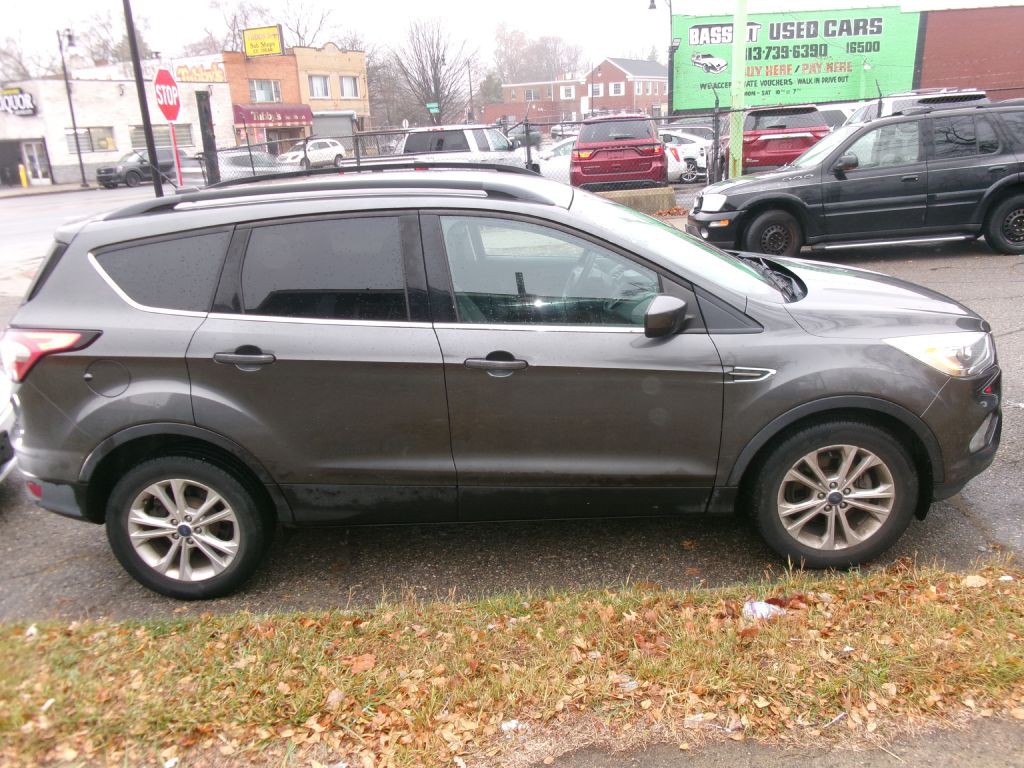 2017 Ford Escape Image 2