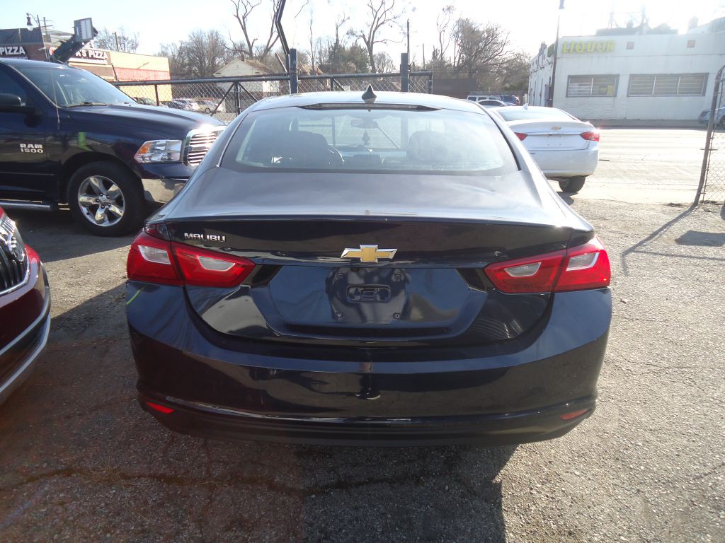 2017 Chevrolet Malibu Image 4